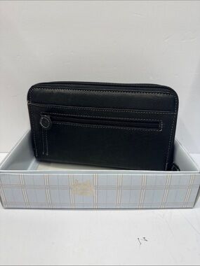 Classic Black women’s Leather Wallet Mundi